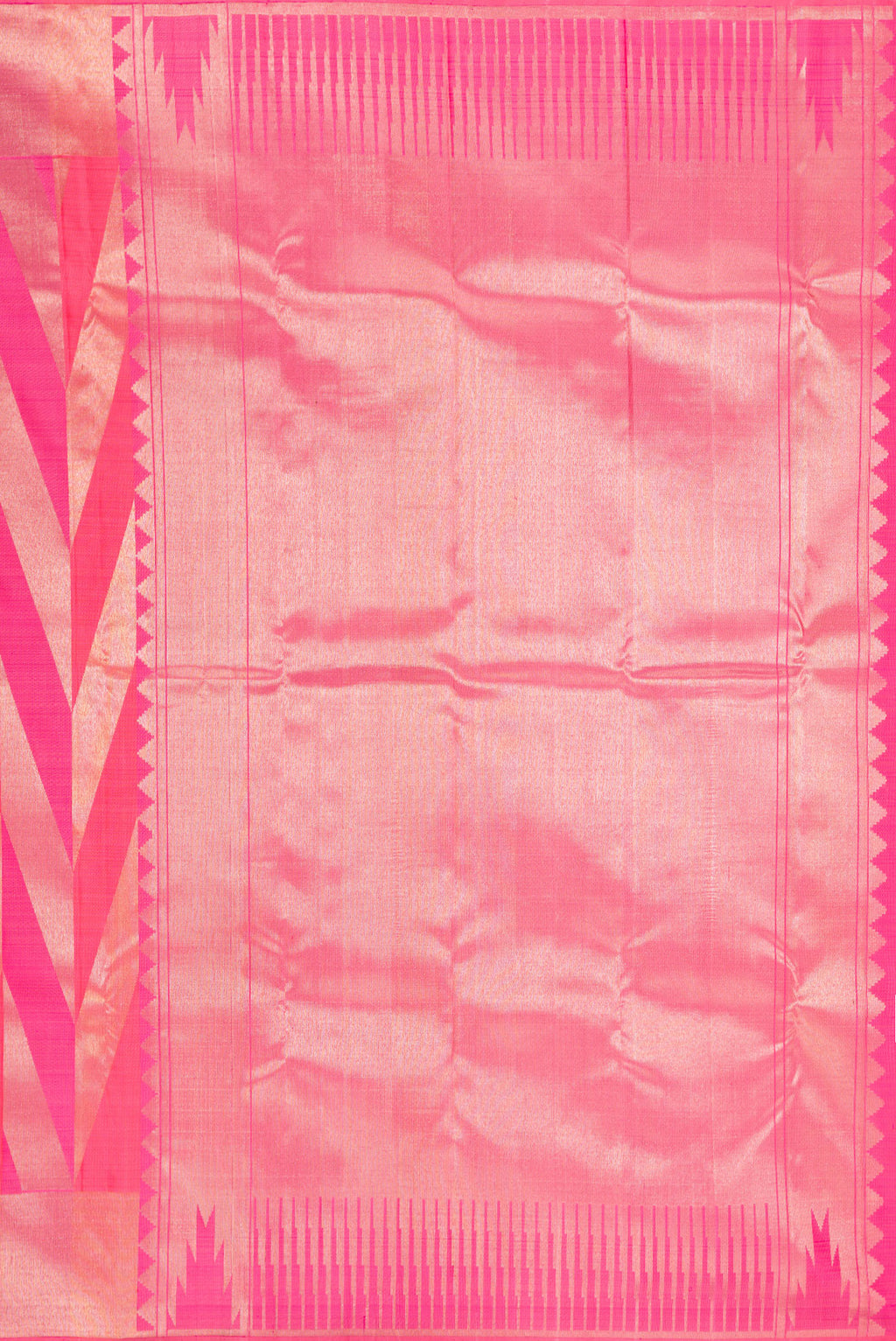 Close up image of the pallu of Pure Silk Pink Dual Tone Kanchipuram Saree with Zari Brocade on the body and Zari Border. 