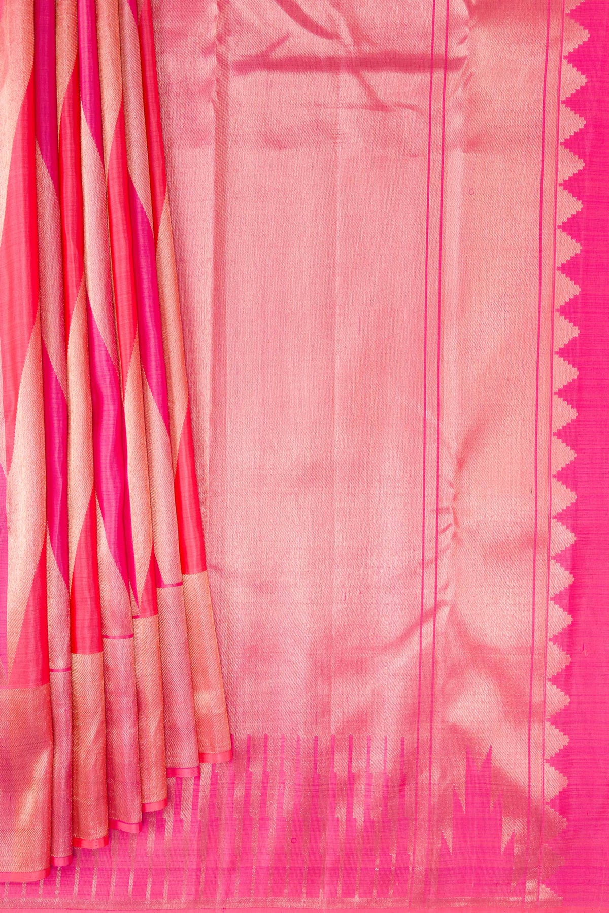 Pleats and pallu of Pure Silk Pink Dual Tone Kanchipuram Saree with Zari Brocade on the body and Zari Border. 