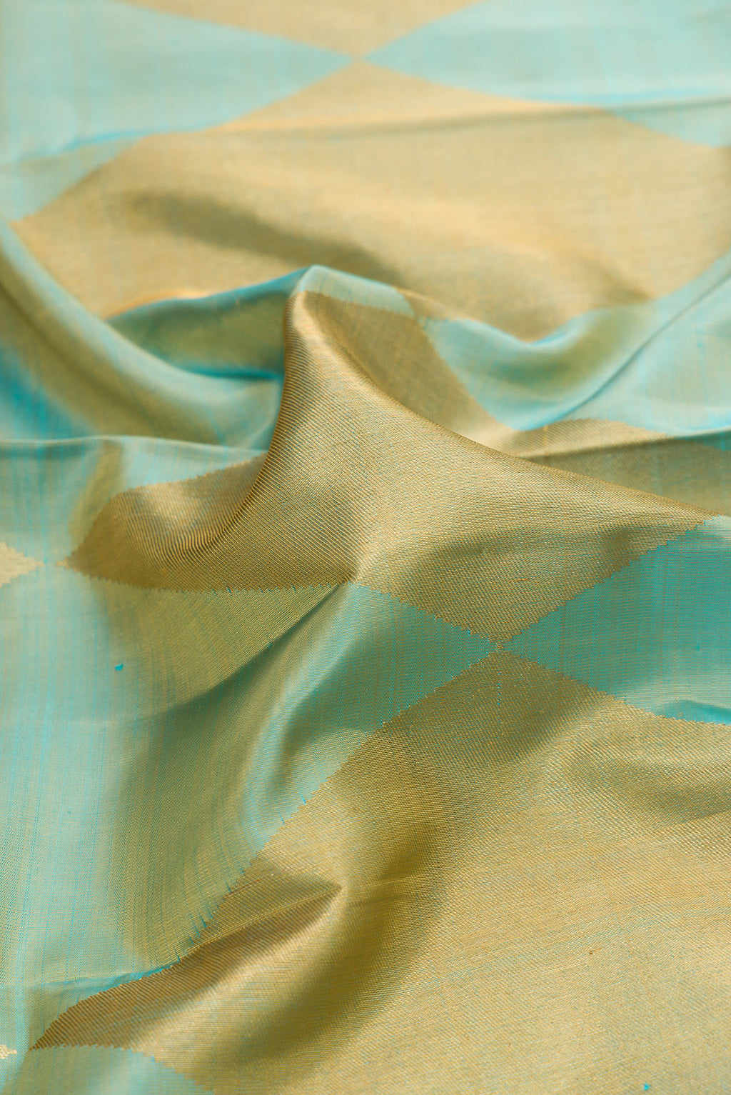 Close up of Pure Silk Green Dual Tone Kanchipuram Saree with Zari Brocade on the body and Without Border.  displaying folds