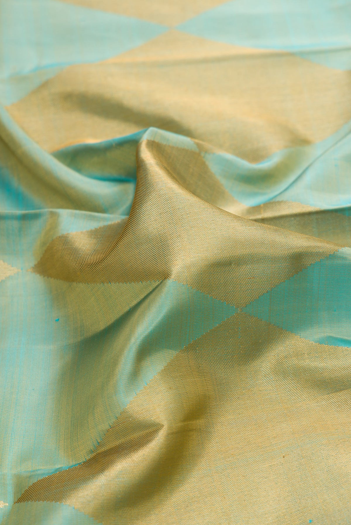 Close up of Pure Silk Green Dual Tone Kanchipuram Saree with Zari Brocade on the body and Without Border.  displaying folds