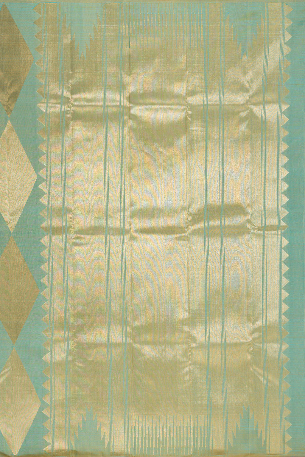 Close up image of the pallu of Pure Silk Green Dual Tone Kanchipuram Saree with Zari Brocade on the body and Without Border. 