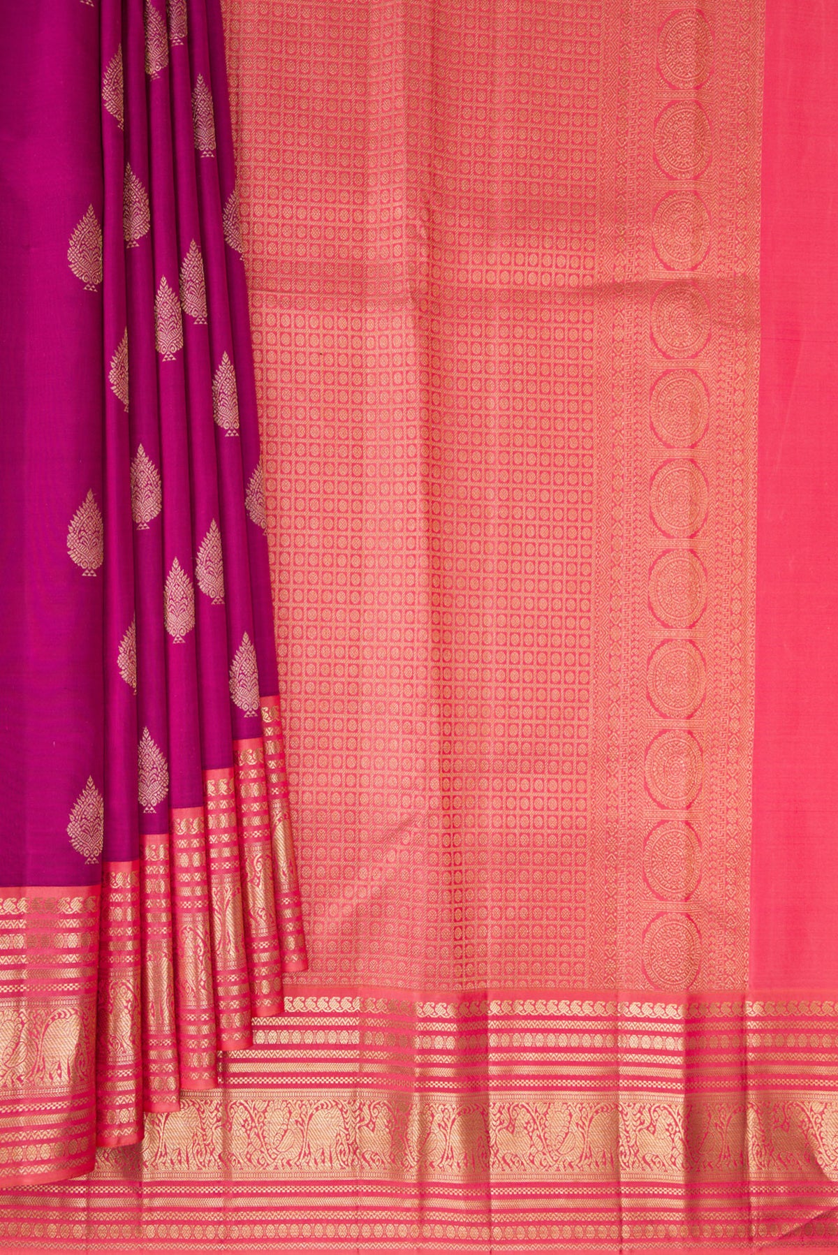 Pleats and pallu of Pure Silk Magenta Kanjivaram Saree with Zari Butta on the body and Zari Border. 
