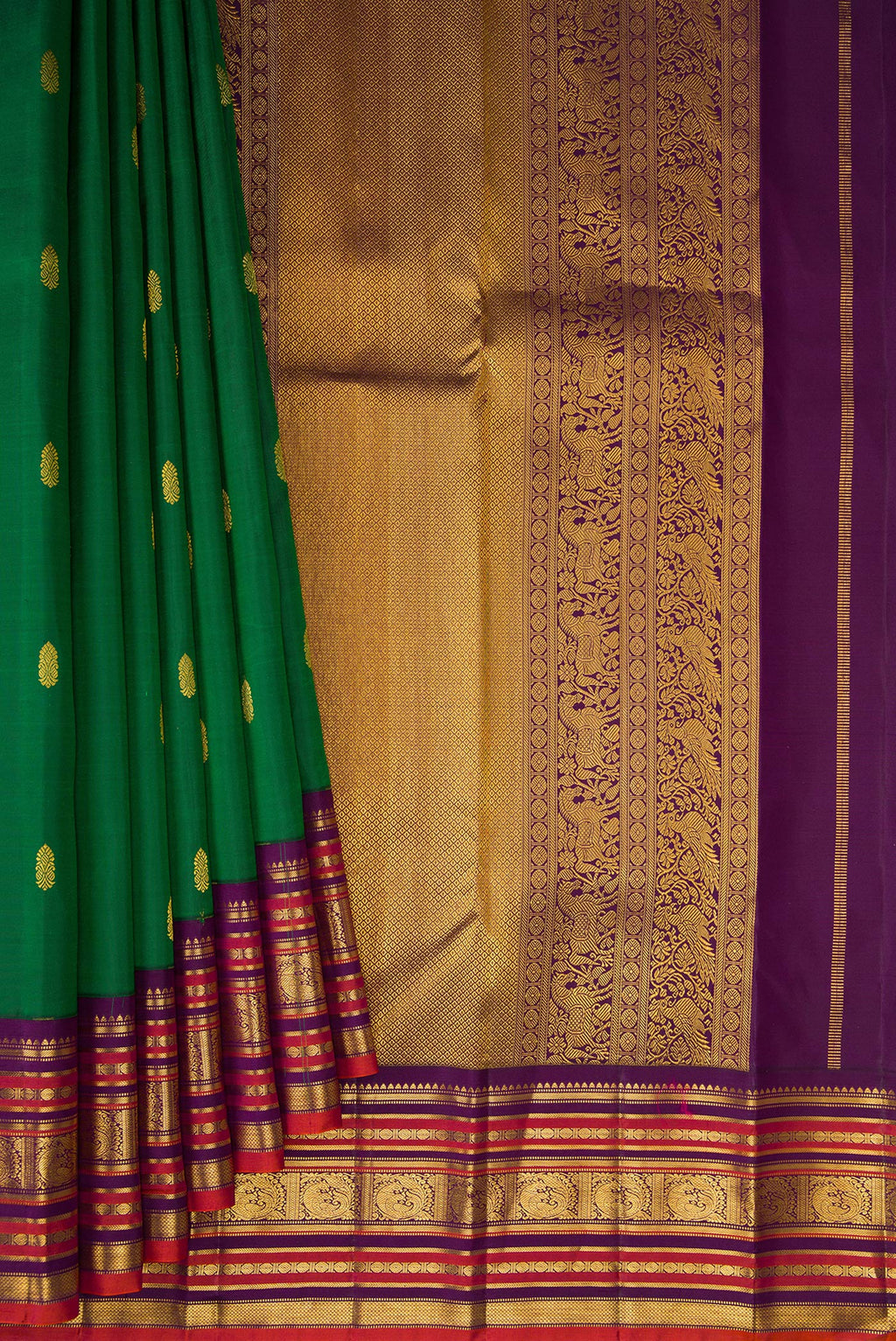 Pleats and pallu of Pure Silk Bottle Green Kanjivaram Saree with Zari Butta on the body and Zari Border. 