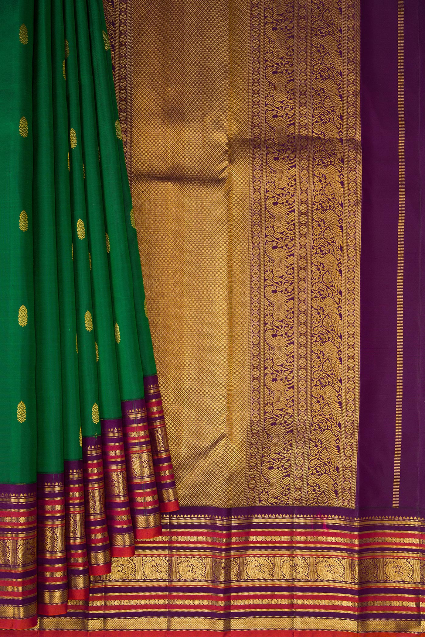 Pleats and pallu of Pure Silk Bottle Green Kanjivaram Saree with Zari Butta on the body and Zari Border. 