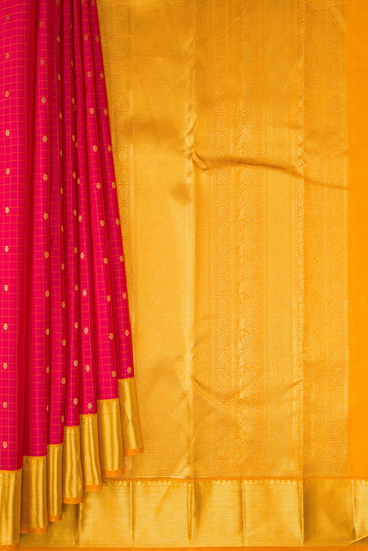 Pleats and pallu of Pure Silk Pink Kanjivaram Saree with Checked design on the body and Zari Border. 