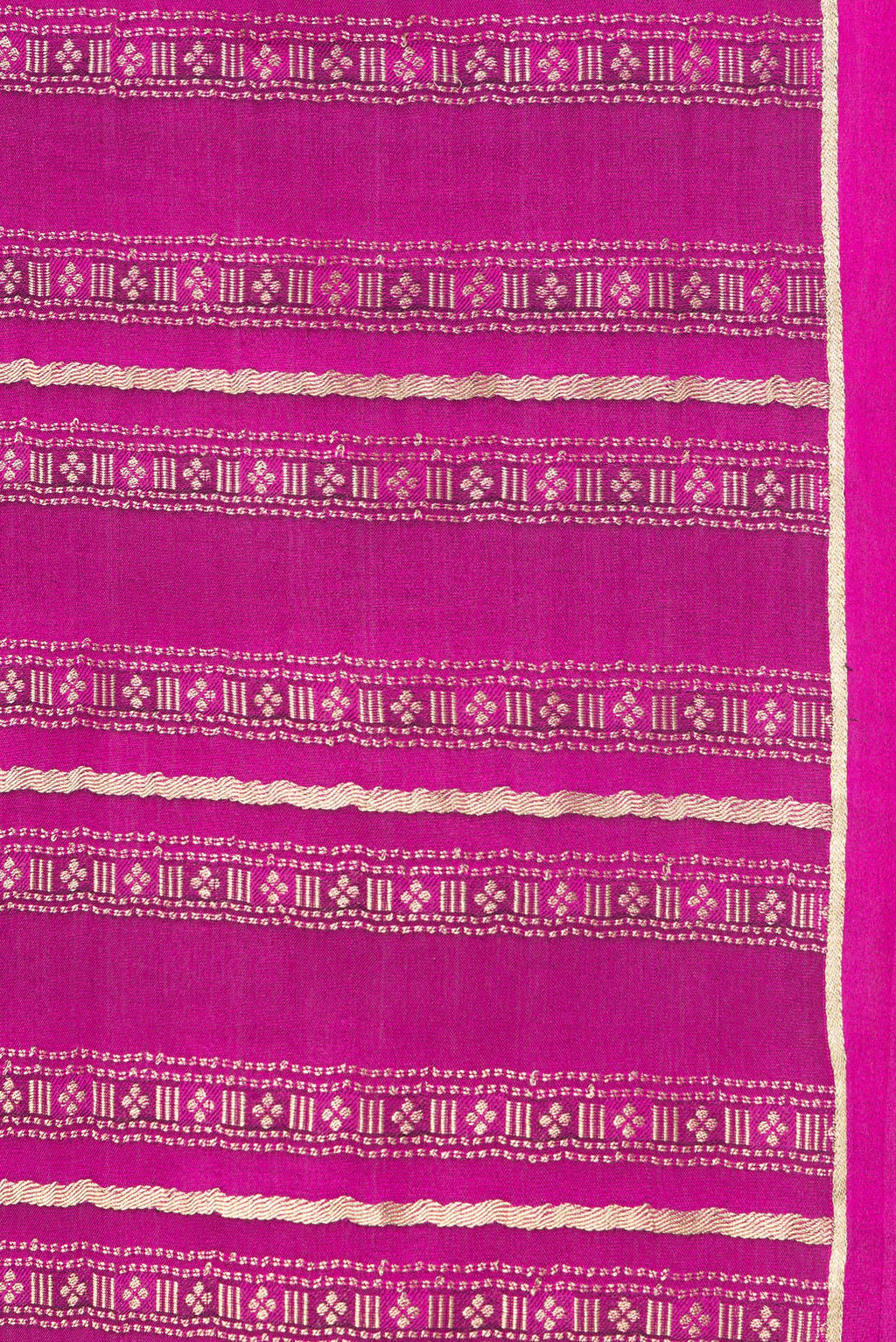 Border image of Magenta Dual Tone Banarasi Georgette Saree with Zari Brocade on the body and Plain Border. 