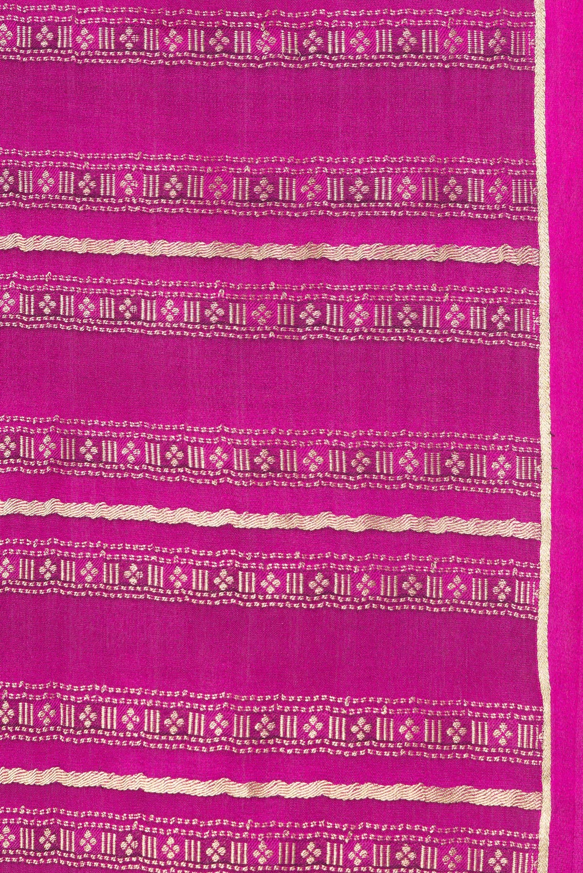 Border image of Magenta Dual Tone Banarasi Georgette Saree with Zari Brocade on the body and Plain Border. 