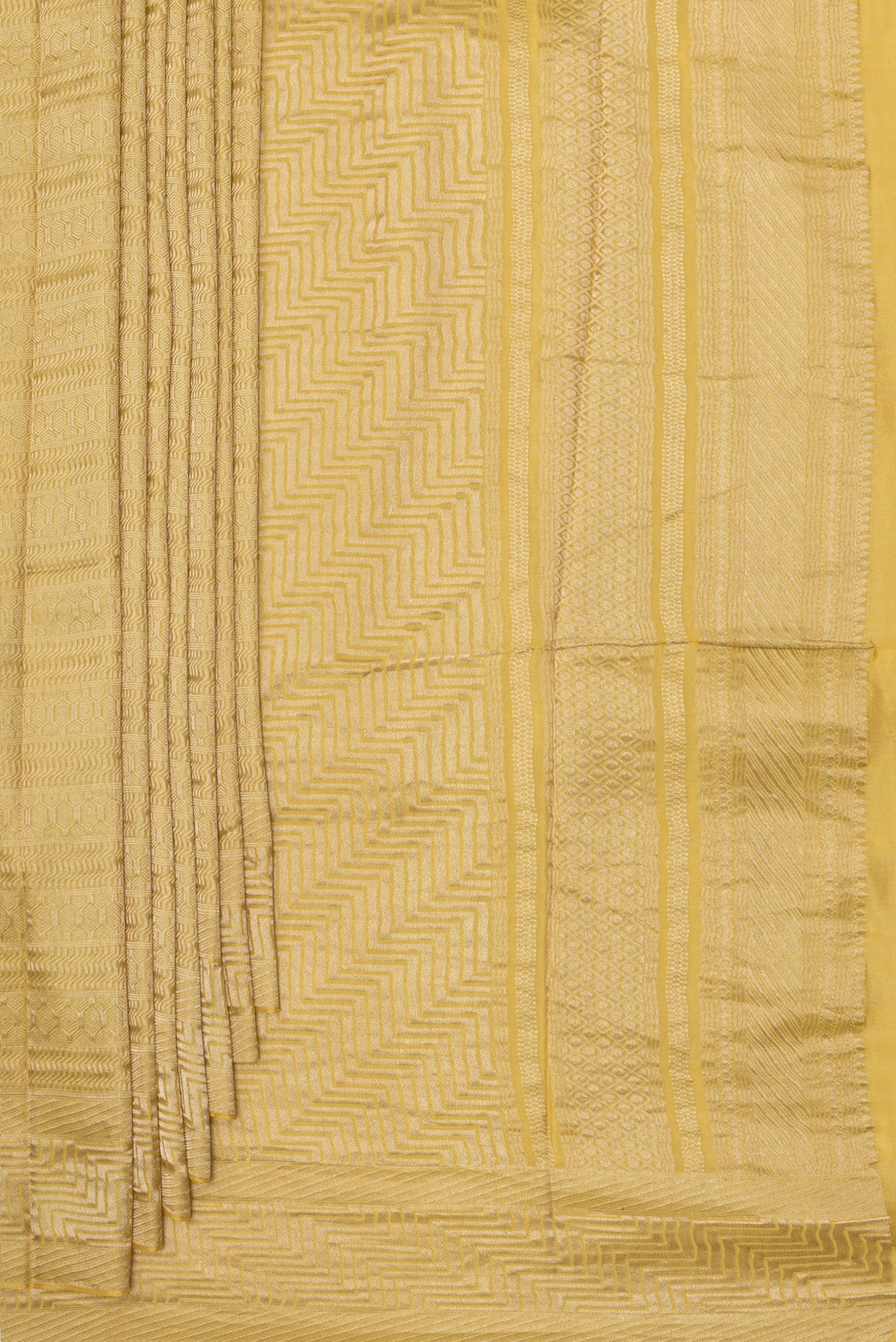 Pleats and pallu of Pure Silk Mehandi Green Dual Tone Banarasi Georgette Saree with Zari Brocade on the body and Zari Border. 