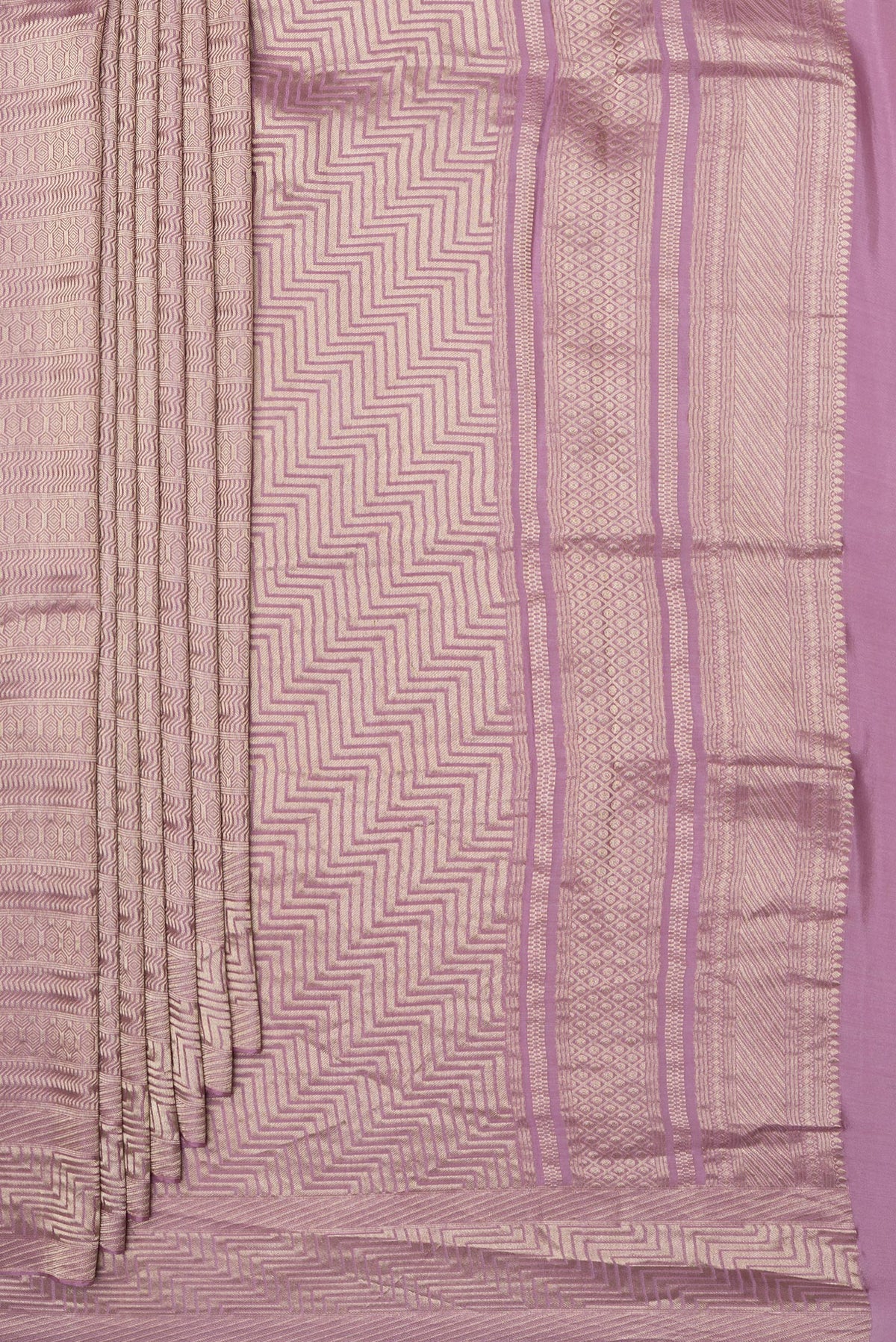 Pleats and pallu of Lavender Dual Tone Banarasi Georgette Saree with Zari Brocade on the body and Zari Border. 