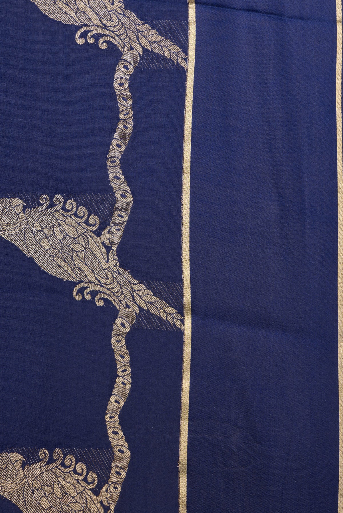 Border image of Navy Blue Dual Tone Georgette Saree with Zari Butta on the body and Zari Border. 