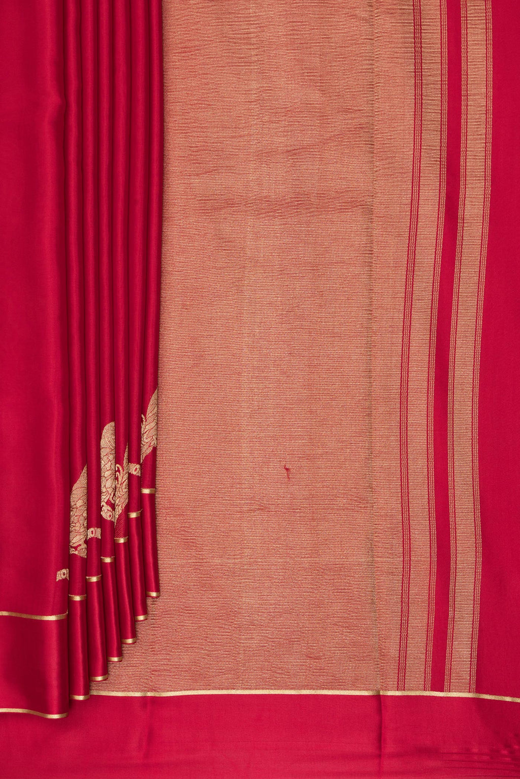 Pleats and pallu of Red Dual Tone Georgette Saree with Zari Butta on the body and Zari Border. 