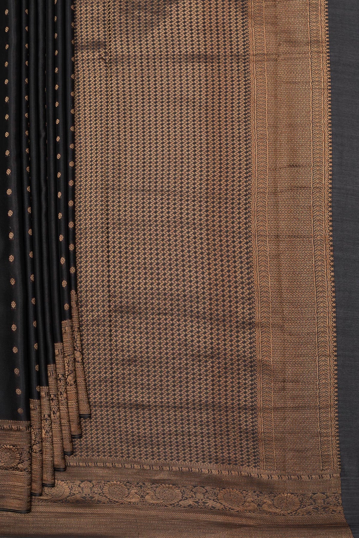 Pleats and pallu of Pure Silk Black Dual Tone Banarasi Georgette Saree with Zari Butta on the body and Fancy Border. 