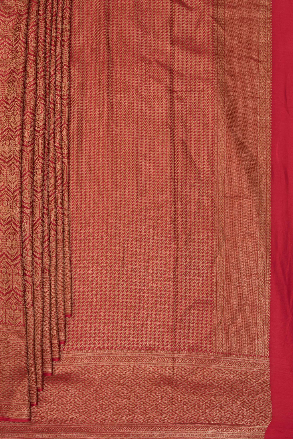 Pleats and pallu of Red Dual Tone Mysore Crepe Saree with Zari Brocade on the body and Zari Border. 