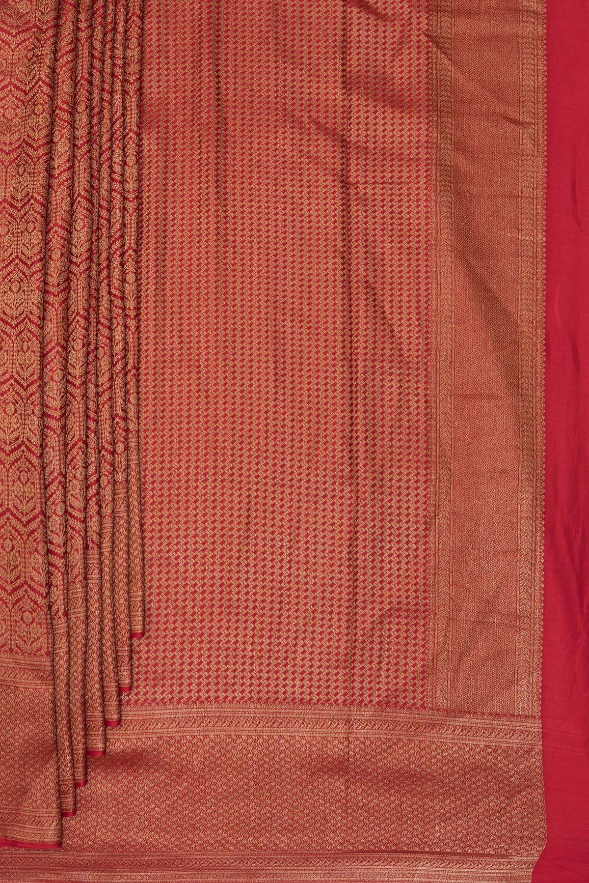 Pleats and pallu of Red Dual Tone Mysore Crepe Saree with Zari Brocade on the body and Zari Border. 