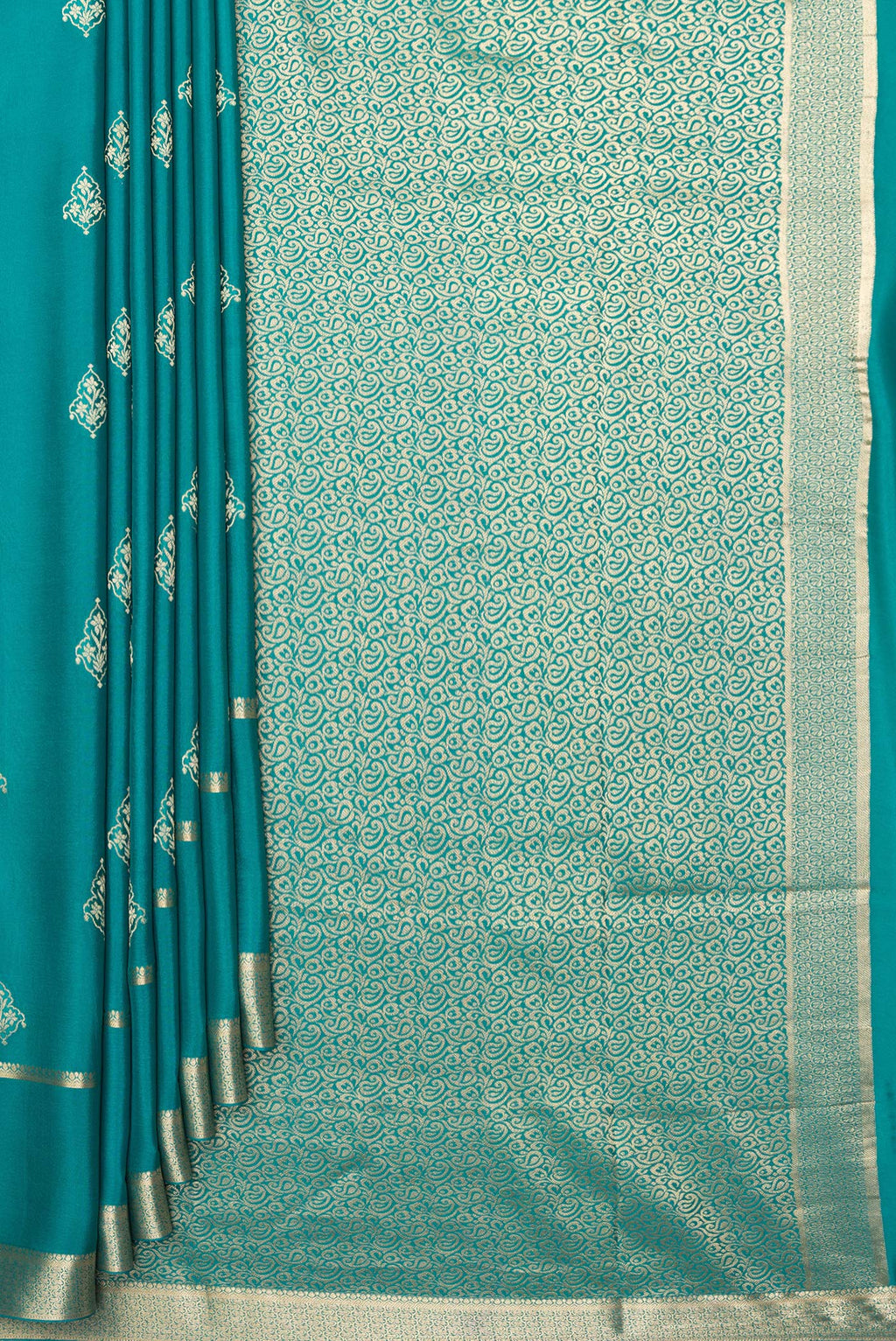 Pleats and pallu of Pure Silk Sky Blue Dual Tone Banarasi Georgette Saree with Zari Butta on the body and Zari Border. 