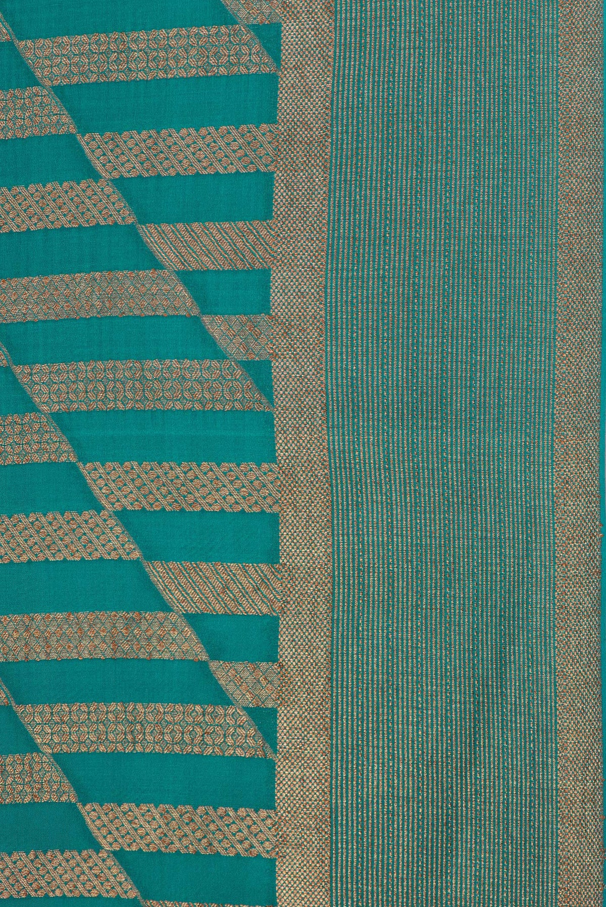 Border image of Blue Dual Tone Banarasi Georgette Saree with Zari Brocade on the body and Zari Border. 