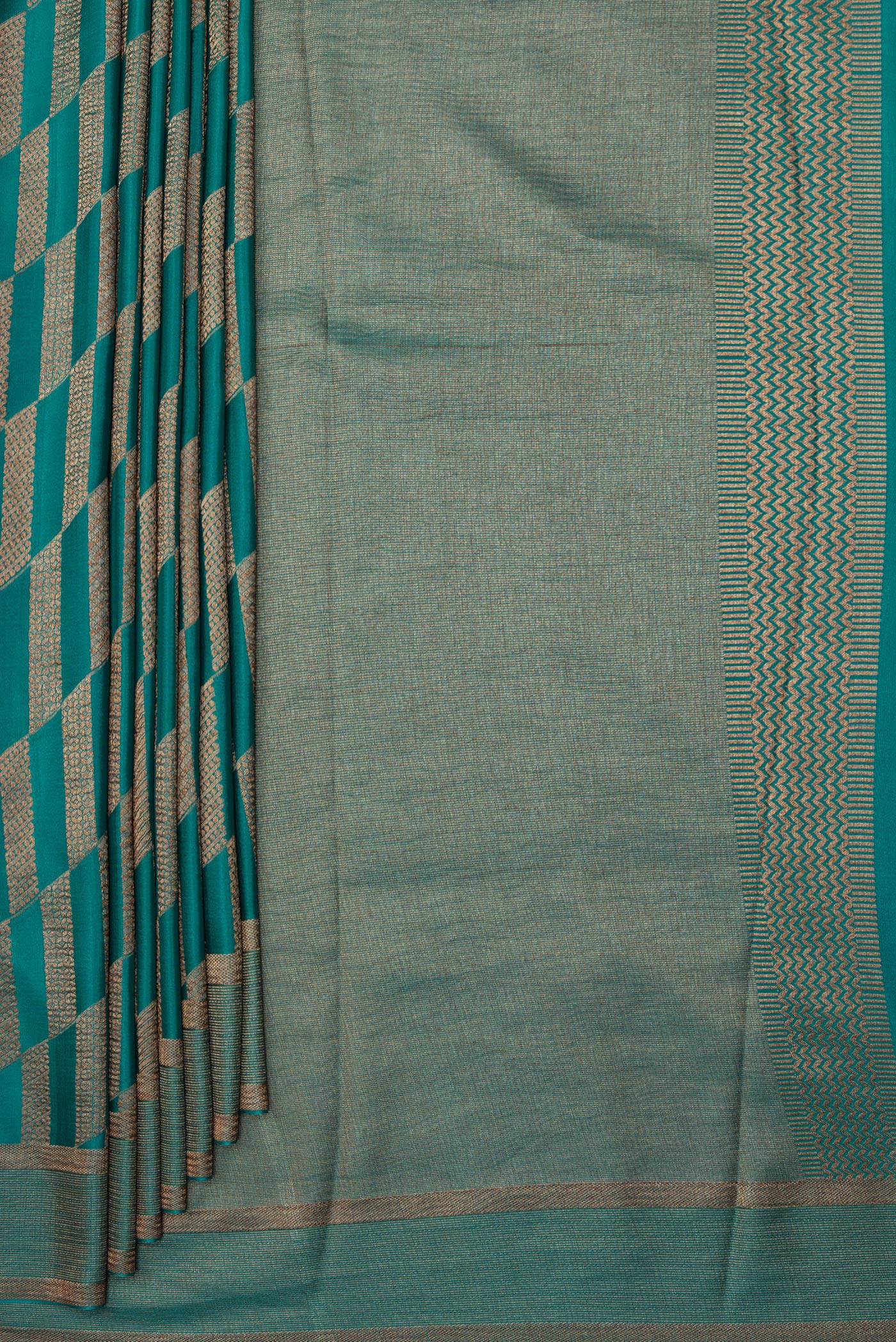 Pleats and pallu of Blue Dual Tone Banarasi Georgette Saree with Zari Brocade on the body and Zari Border. 