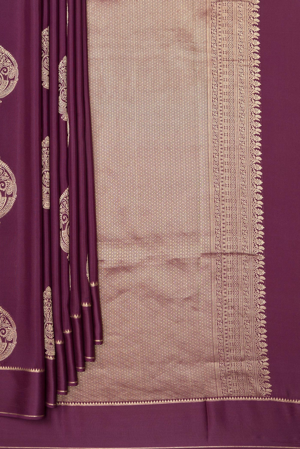 Pleats and pallu of Pure Silk Purple Dual Tone Banarasi Georgette Saree with Zari Butta on the body and Zari Border. 