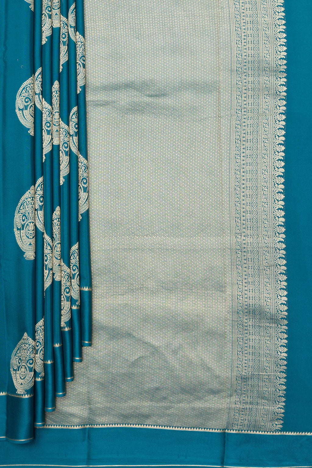 Pleats and pallu of Pure Silk Peacock Blue Dual Tone Banarasi Georgette Saree with Zari Butta on the body and Zari Border. 