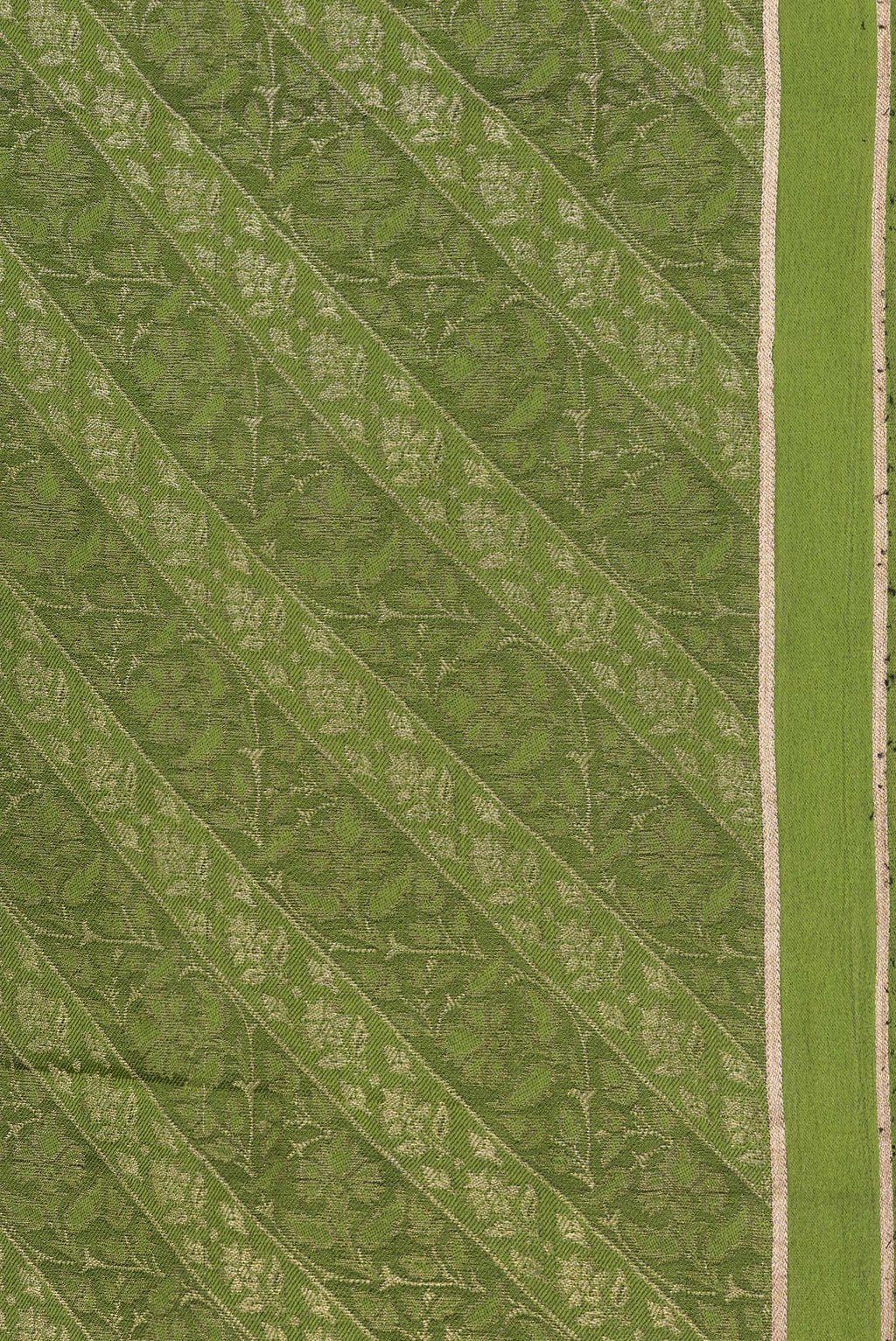 Border image of Mehandi Green Georgette Saree with Zari Brocade on the body and Zari Border. 