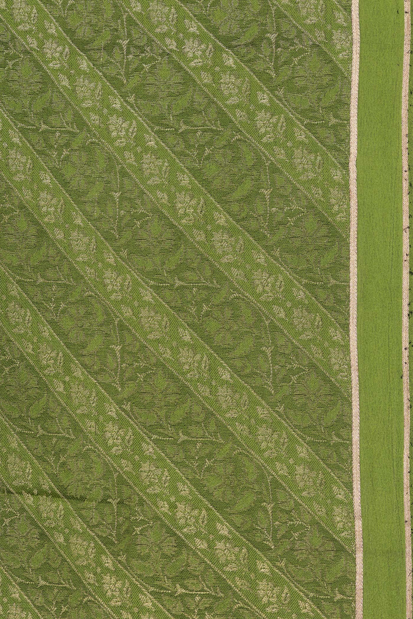 Border image of Mehandi Green Georgette Saree with Zari Brocade on the body and Zari Border. 