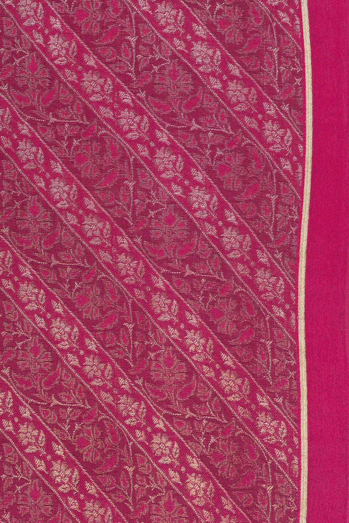 Border image of Magenta Georgette Saree with Zari Brocade on the body and Zari Border. 