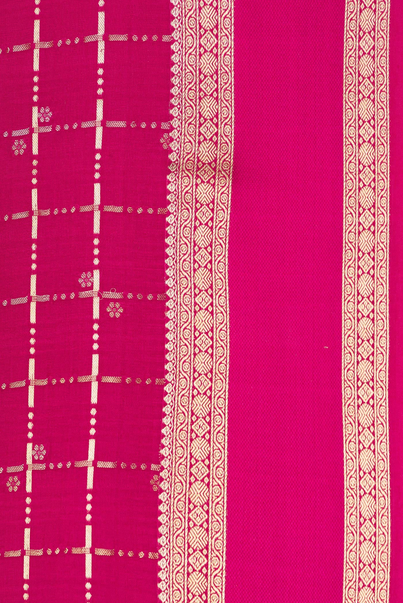 Border image of Magenta Dual Tone Banarasi Georgette Saree with Checked design on the body and Zari Border. 