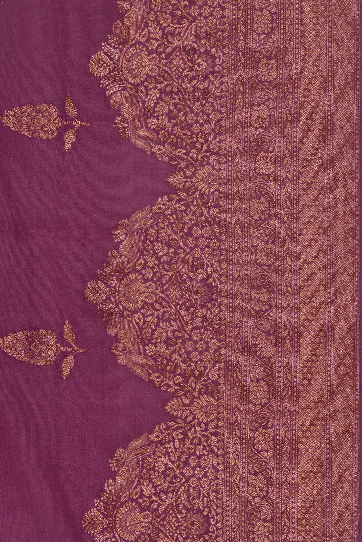 Border image of Magenta Georgette Saree with Zari Brocade on the body and Zari Border. 