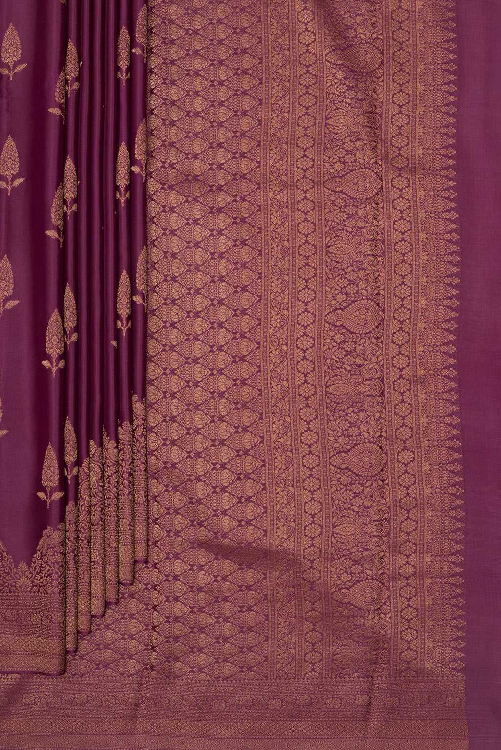 Pleats and pallu of Magenta Georgette Saree with Zari Brocade on the body and Zari Border. 