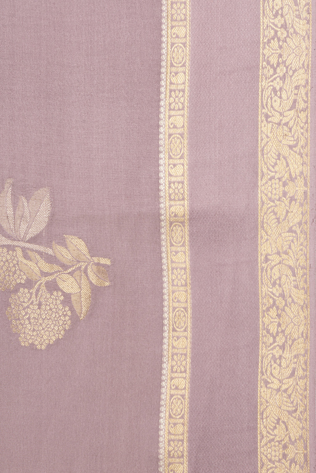 Border image of Pure Silk Mauve Dual Tone Banarasi Georgette Saree with Zari Butta on the body and Zari Border. 