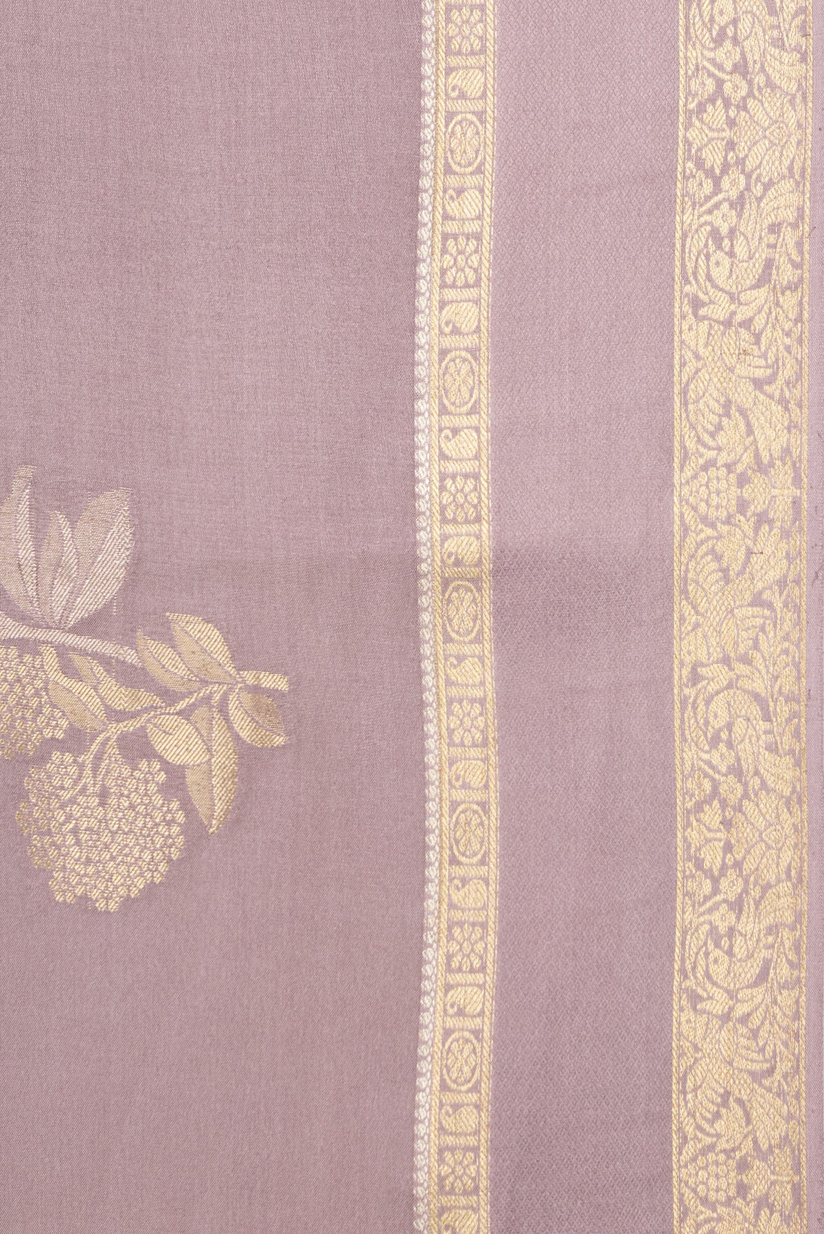 Border image of Pure Silk Mauve Dual Tone Banarasi Georgette Saree with Zari Butta on the body and Zari Border. 
