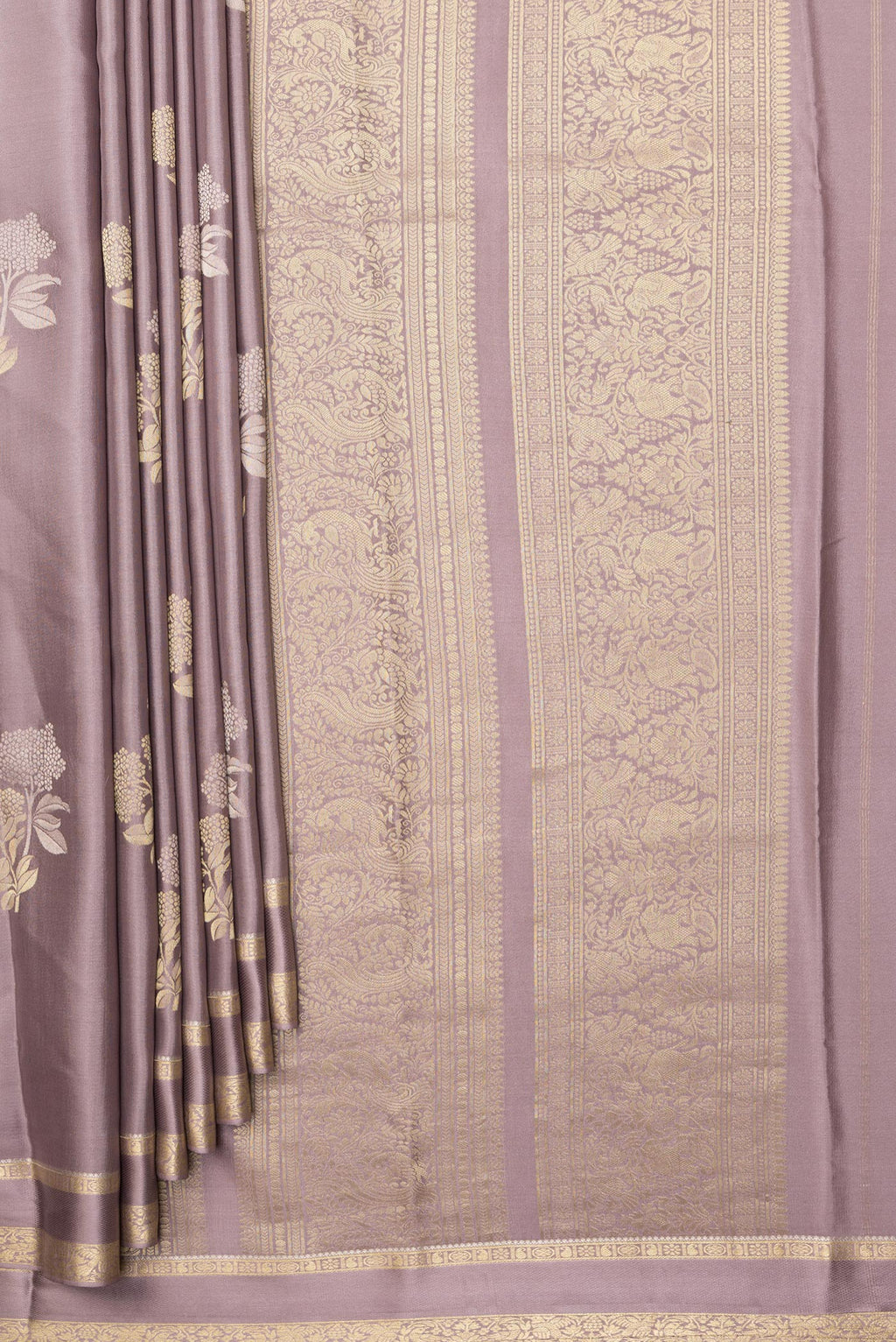 Pleats and pallu of Pure Silk Mauve Dual Tone Banarasi Georgette Saree with Zari Butta on the body and Zari Border. 