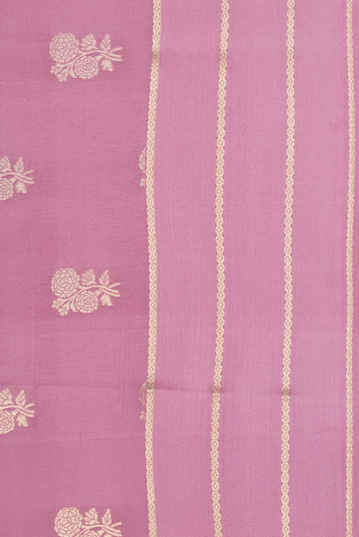 Border image of Pure Silk Lilac Dual Tone Banarasi Georgette Saree with Zari Butta on the body and Zari Border. 