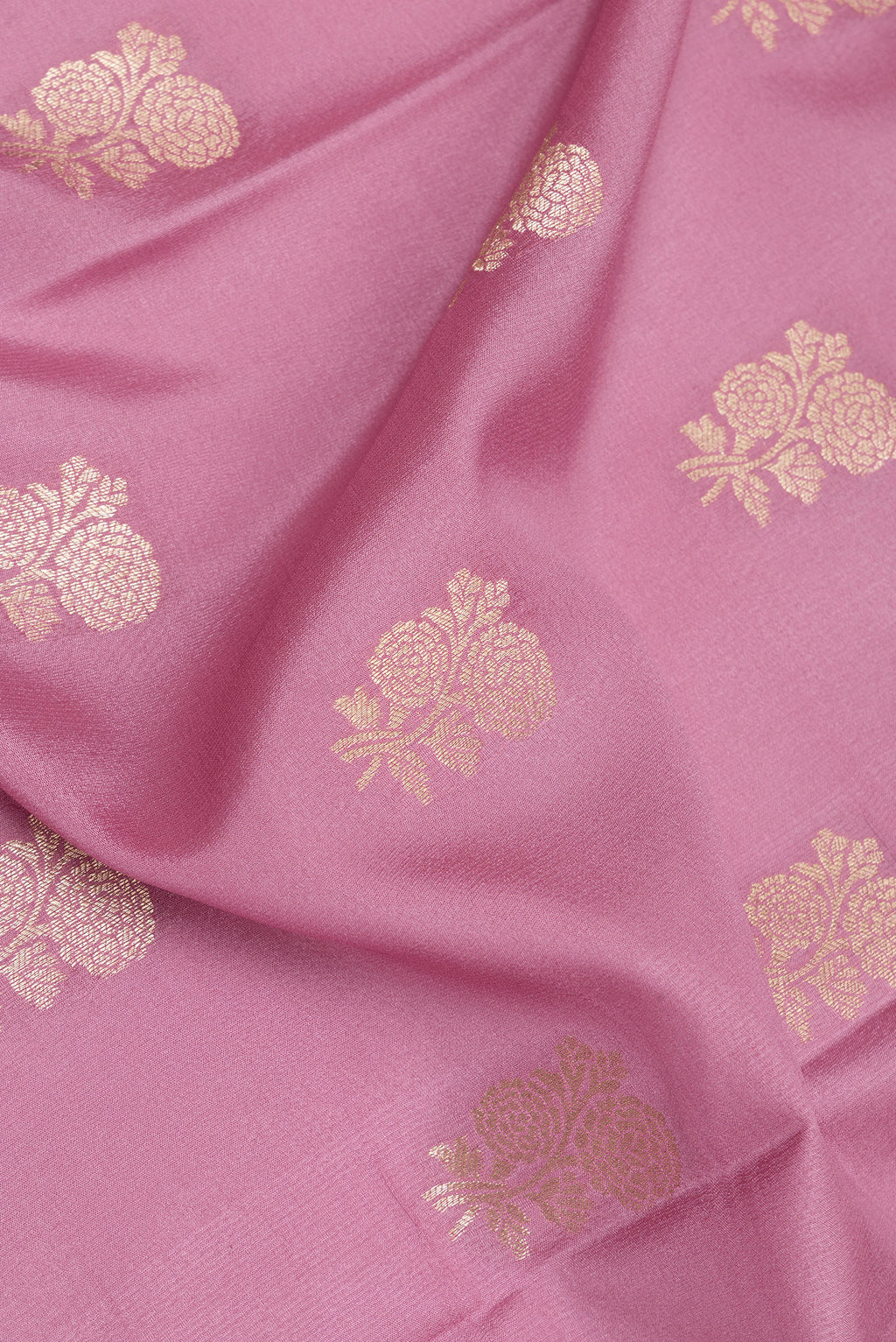Close up of Pure Silk Lilac Dual Tone Banarasi Georgette Saree with Zari Butta on the body and Zari Border.  displaying folds