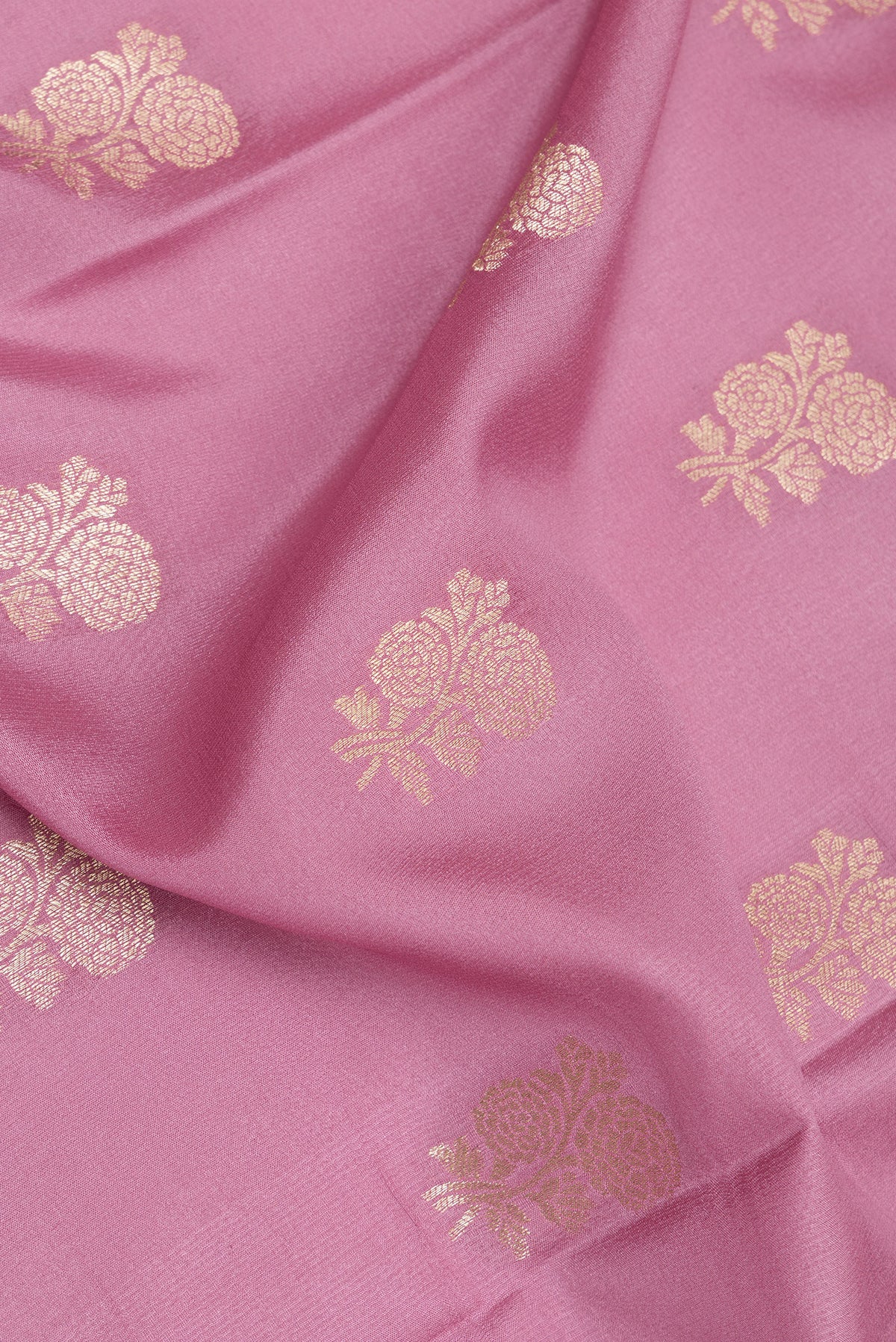 Close up of Pure Silk Lilac Dual Tone Banarasi Georgette Saree with Zari Butta on the body and Zari Border.  displaying folds