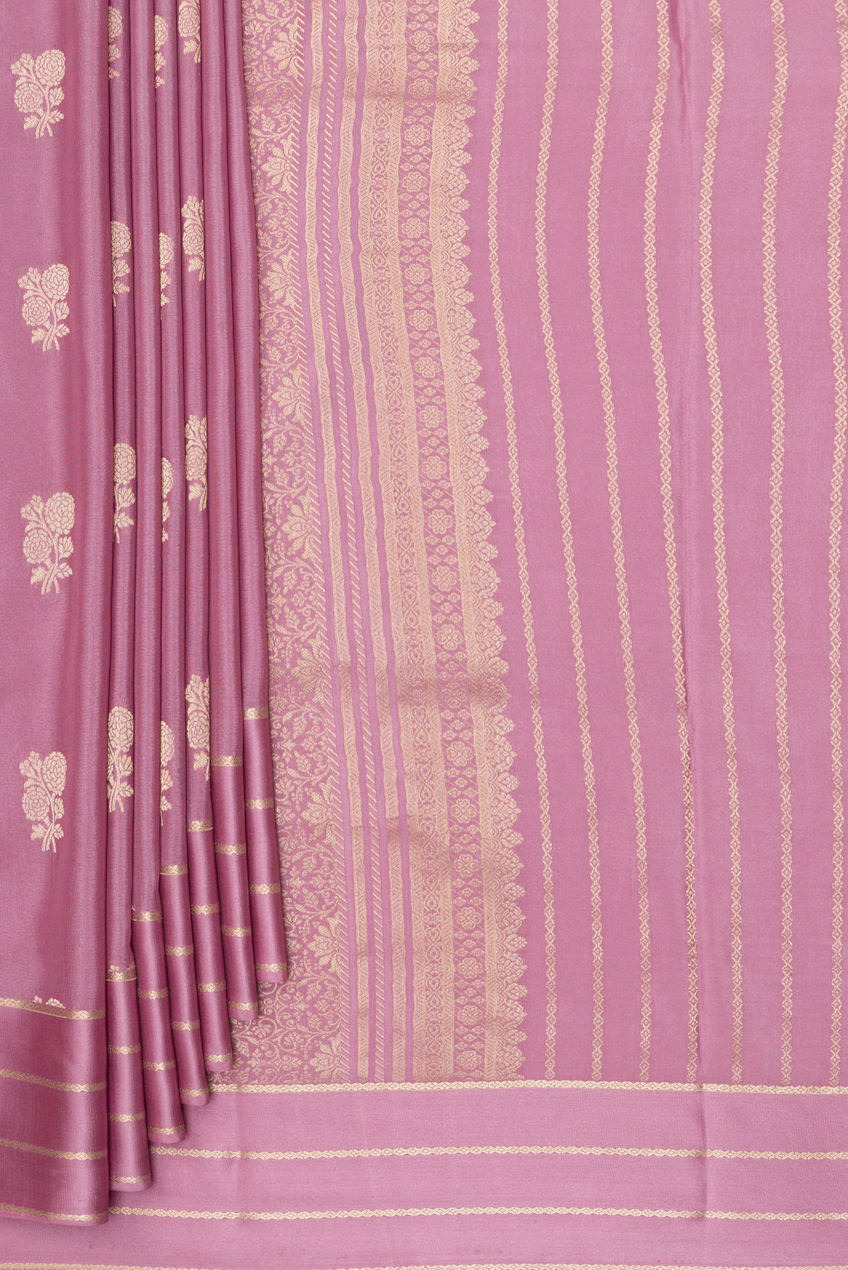Pleats and pallu of Pure Silk Lilac Dual Tone Banarasi Georgette Saree with Zari Butta on the body and Zari Border. 