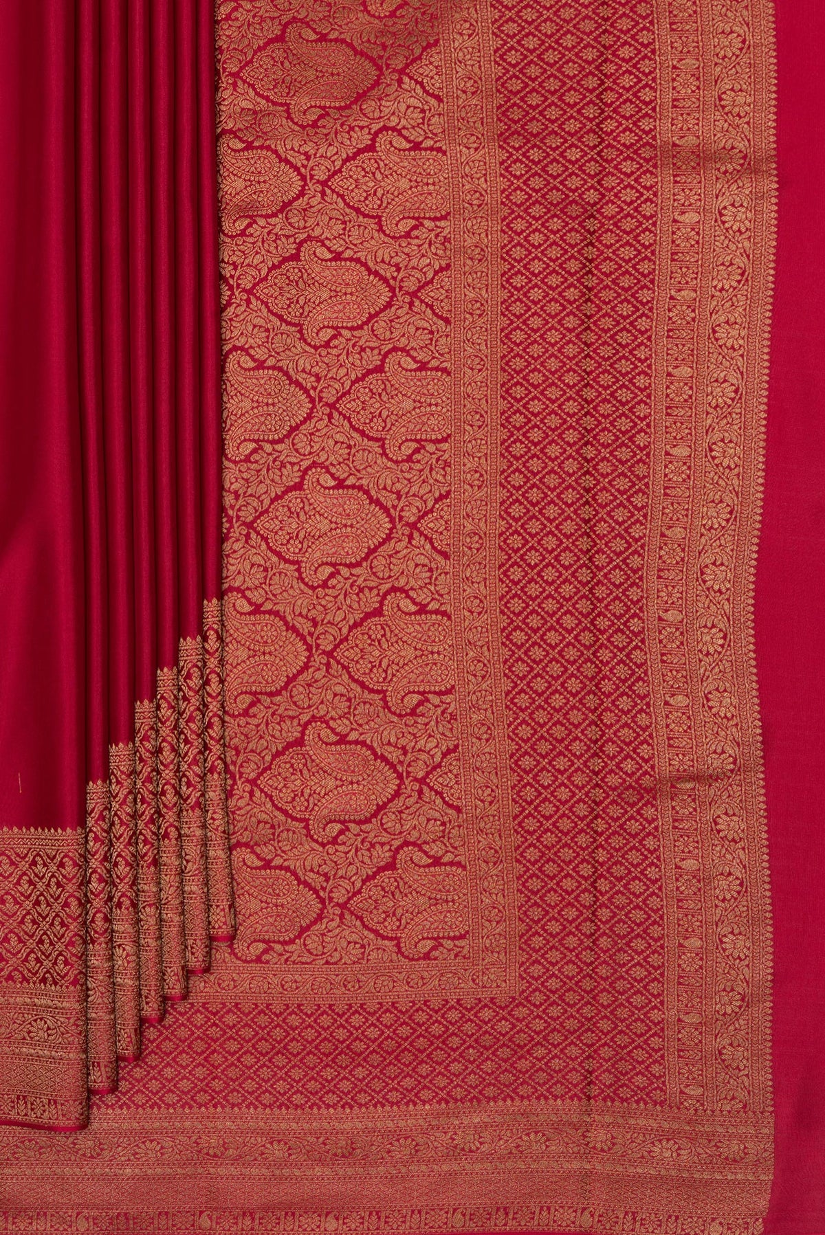 Pleats and pallu of Pure Silk Maroon Dual Tone Banarasi Georgette Saree with Plain Body and Zari Border. 