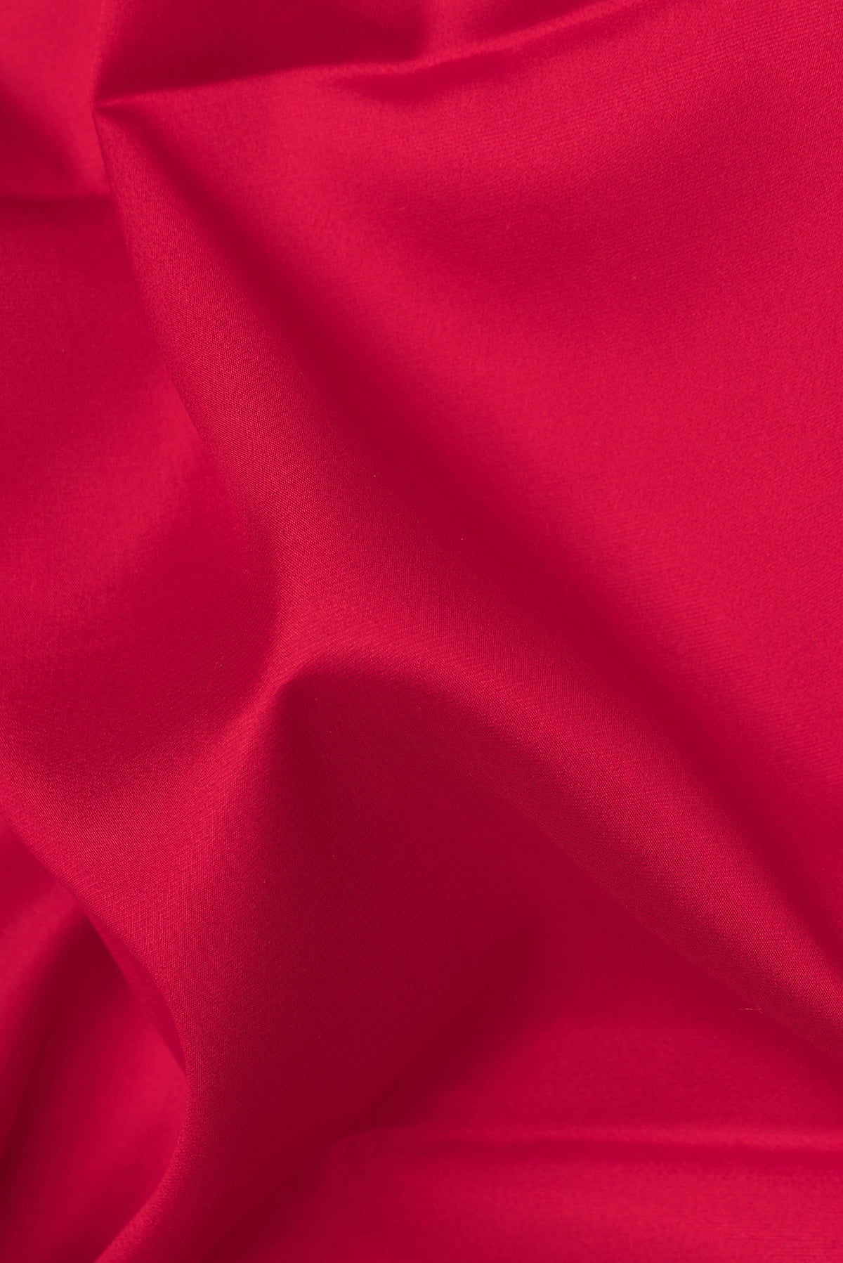 Close up of Dark Pink Dual Tone Georgette Saree with Plain Body and Fancy Border.  displaying folds