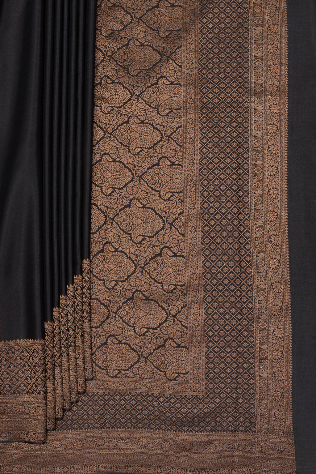 Pleats and pallu of Pure Silk Coffee Brown Dual Tone Banarasi Georgette Saree with Plain Body and Zari Border. 