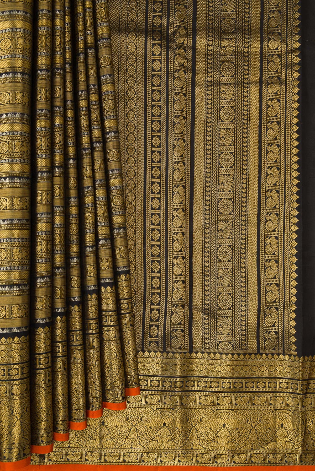 Pleats and pallu of Pure Silk Black Kanchipuram Saree with Zari Brocade on the body and Fancy Border. 