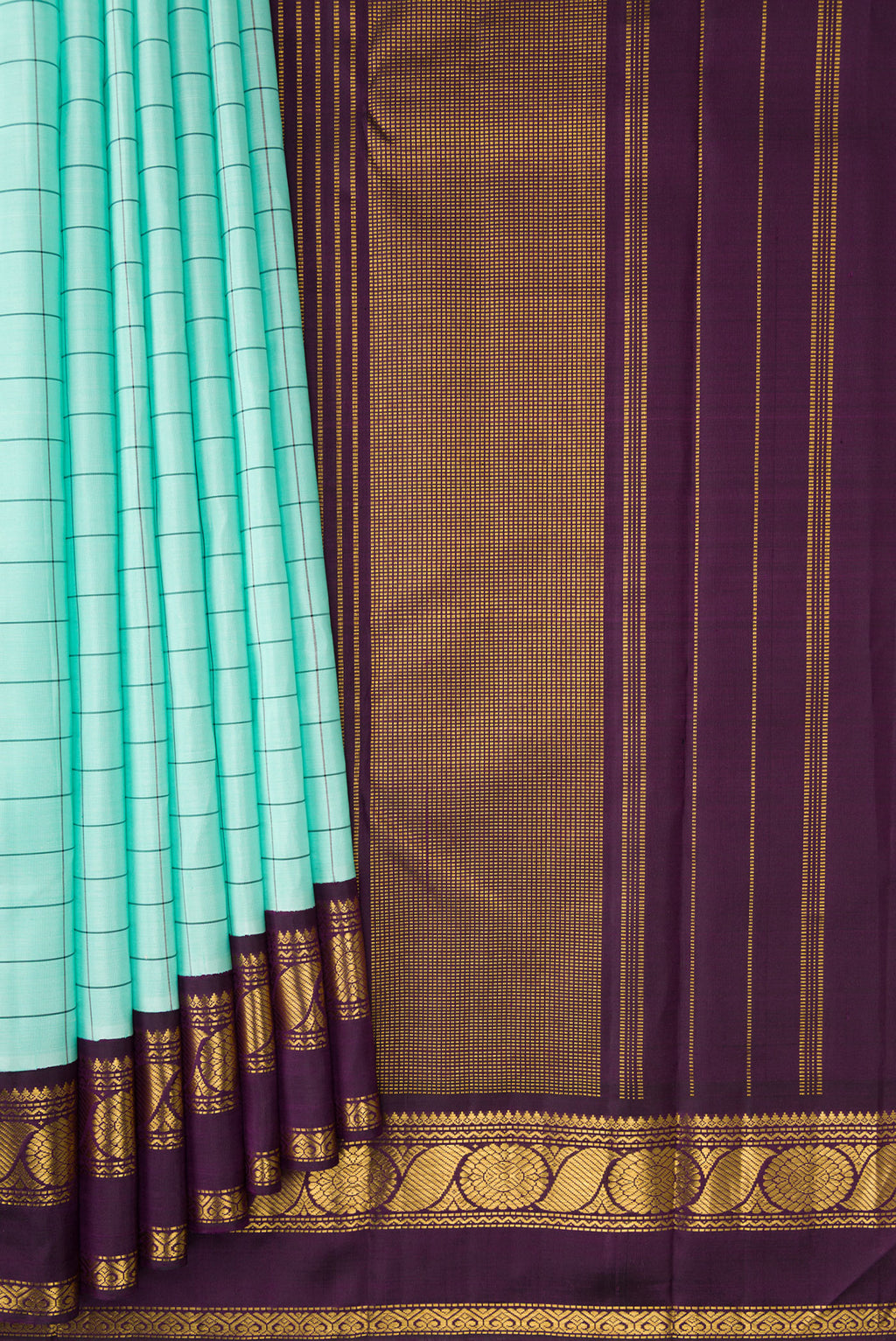 Pleats and pallu of Pure Silk Sea Green Kanjivaram Saree with Checked design on the body and Ganga Jamuna Border. 