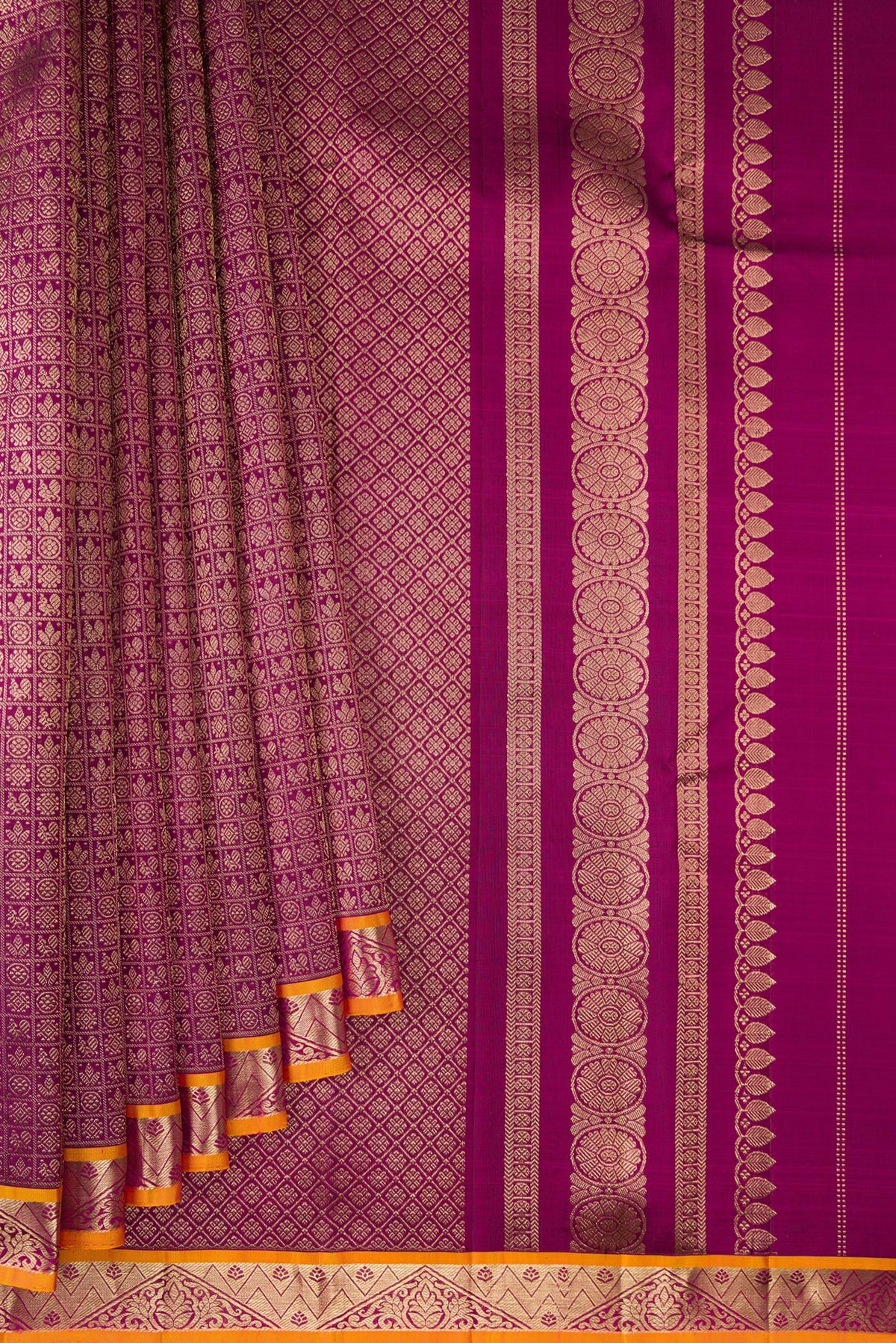 Pleats and pallu of Pure Silk Magenta Kanjivaram Saree with Zari Brocade on the body and Zari Border. 