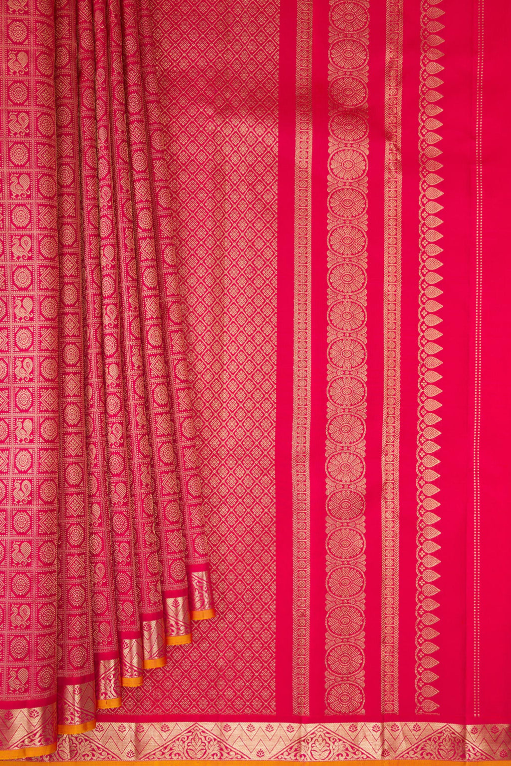 Pleats and pallu of Dark Pink Kanjivaram Silk Saree with Zari Brocade on the body and Zari Border. 