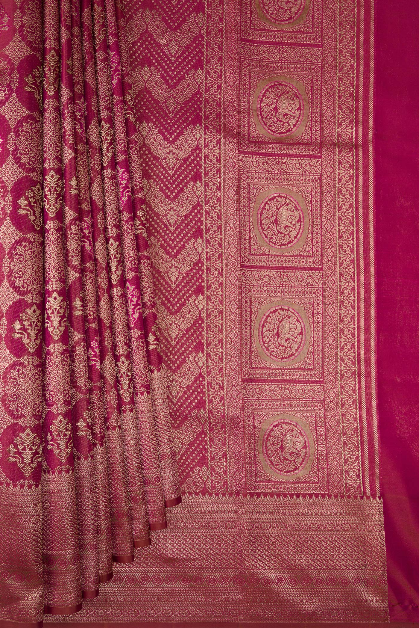 Pleats and pallu of Magenta Dual Tone Kanjivaram Silk Saree with Zari Brocade on the body and Fancy Border. 