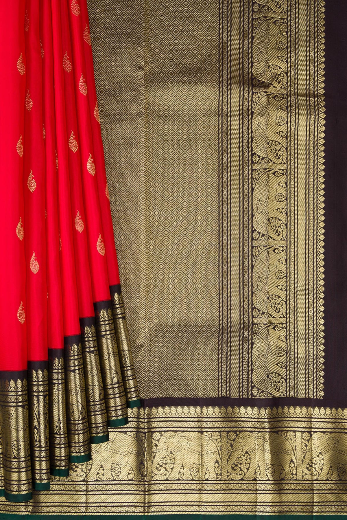 Pleats and pallu of Pure Silk Red Kanjivaram Saree with Zari Butta on the body and Zari Border. 