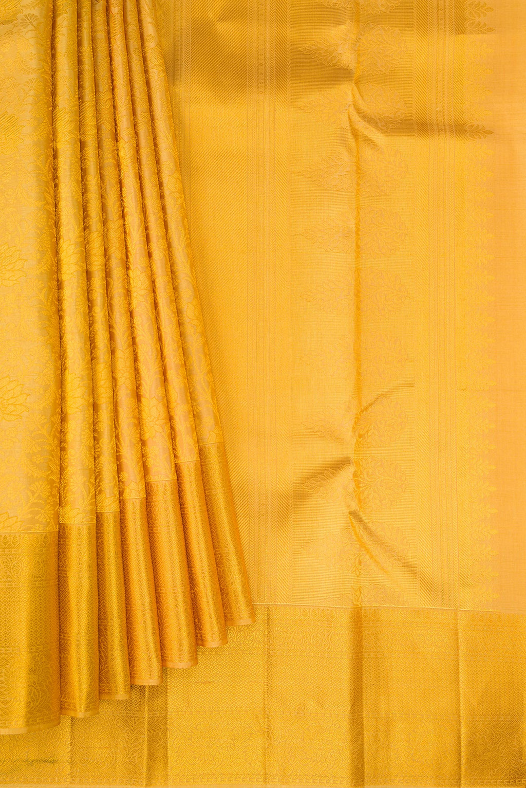 Pleats and pallu of Pure Silk Gold Kanchipuram Saree with Zari Brocade on the body and Zari Border. 