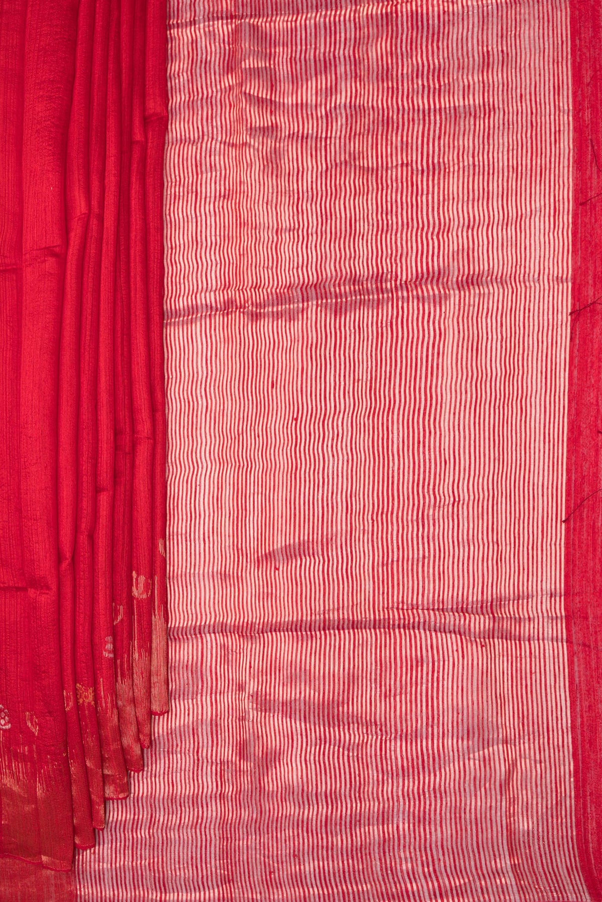 Pleats and pallu of Pure Silk Maroon Dual Tone Jute Saree with Zari Butta on the body and Fancy Border. 