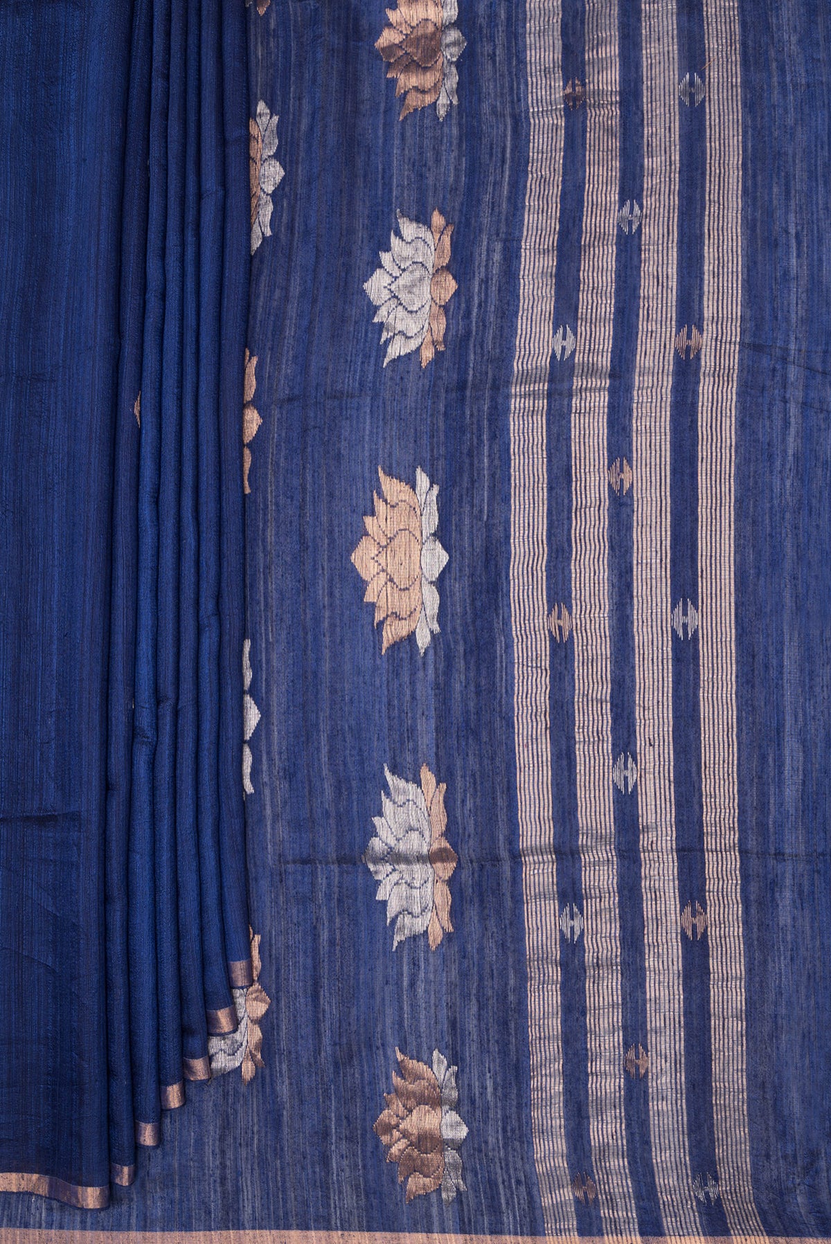 Pleats and pallu of Pure Silk Navy Blue Dual Tone Jute Saree with Zari Butta on the body and Zari Border. 