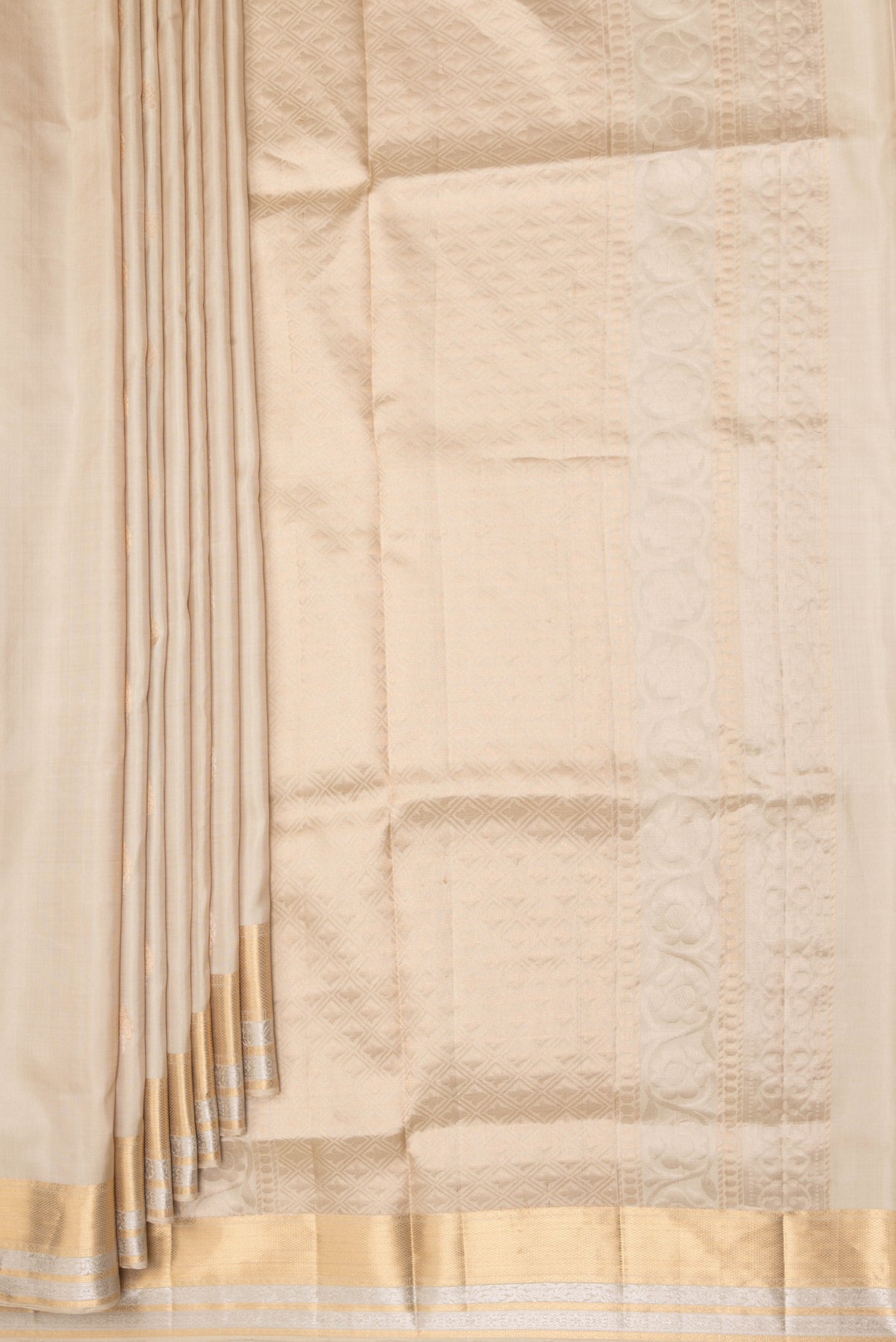 Pleats and pallu of Pure Silk Beige Dual Tone Soft Saree with Zari Butta on the body and Zari Border. 
