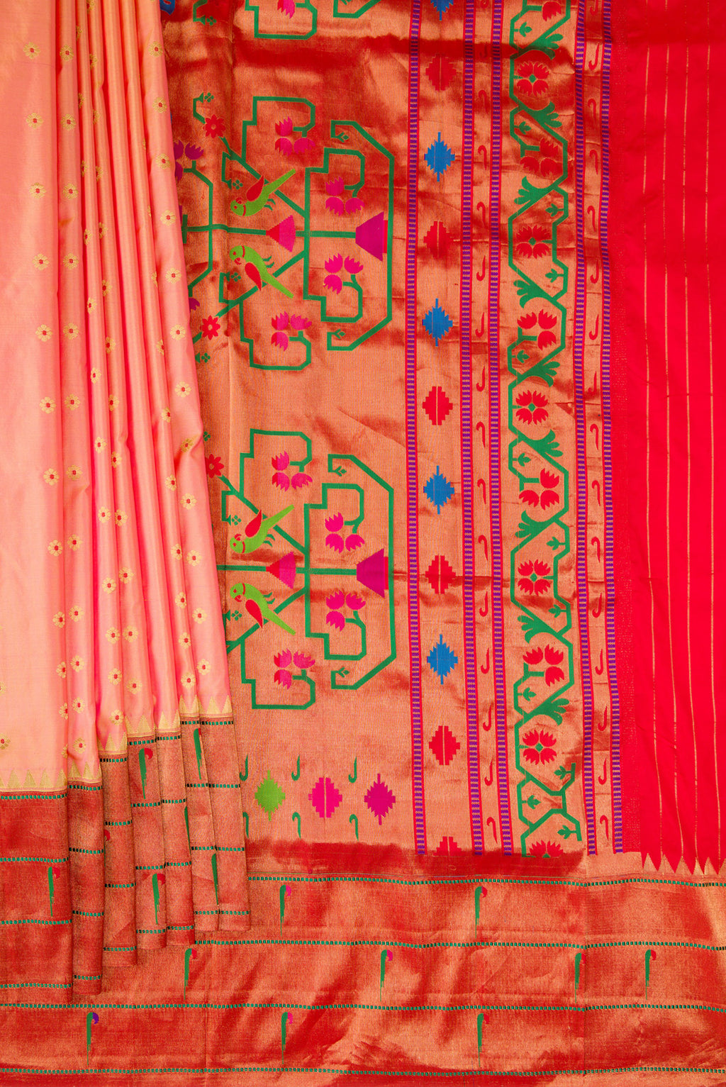 Pleats and pallu of Pure Silk Peach Dual Tone Paithani Saree with Zari Butta on the body and Paithani Border. 